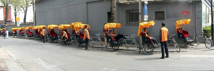 Rickshaw drivers waiting their turn - just like taxi's at the airport