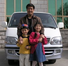 Yanmei and Daji with the driver