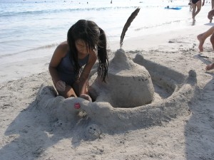 Yanmei building  a sand castle - Mallorca