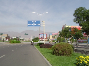 Divided highway entering Jinchang City