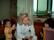 .. and getting advise from Yanmei on combing Lene's hair ...