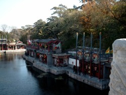 More water and buildings in the Summer Palace