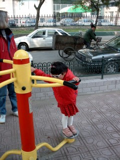 Yanmei tries it out - sunglasses and all!