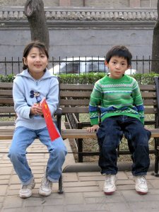 Tired children on the way back to the hotel (taken on Zhengyi Lu)