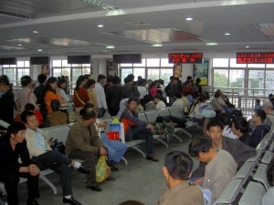 Waiting for the train to Hangzhou