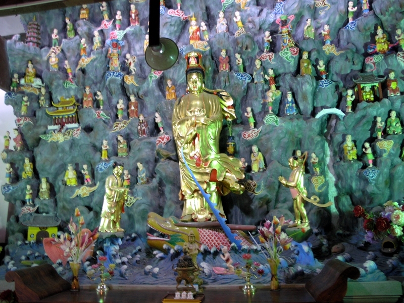 Buddha sculpture at Lingshun Temple