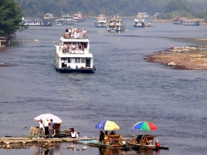 More boats starting the trip back to Guilin